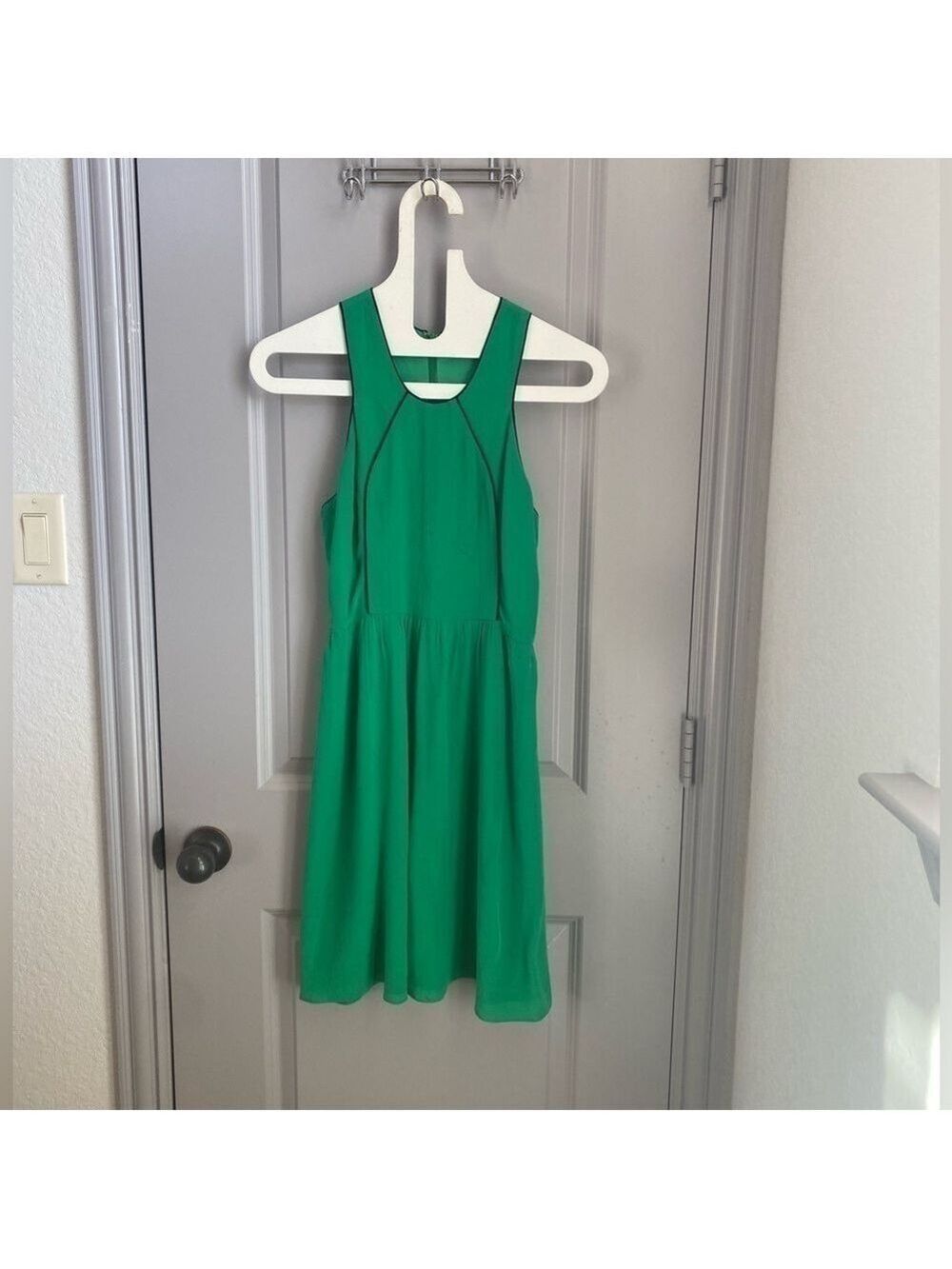 Mm Couture Dresses sleeveless, size small seaming/ piping in black pre loved - Picture 9 of 10